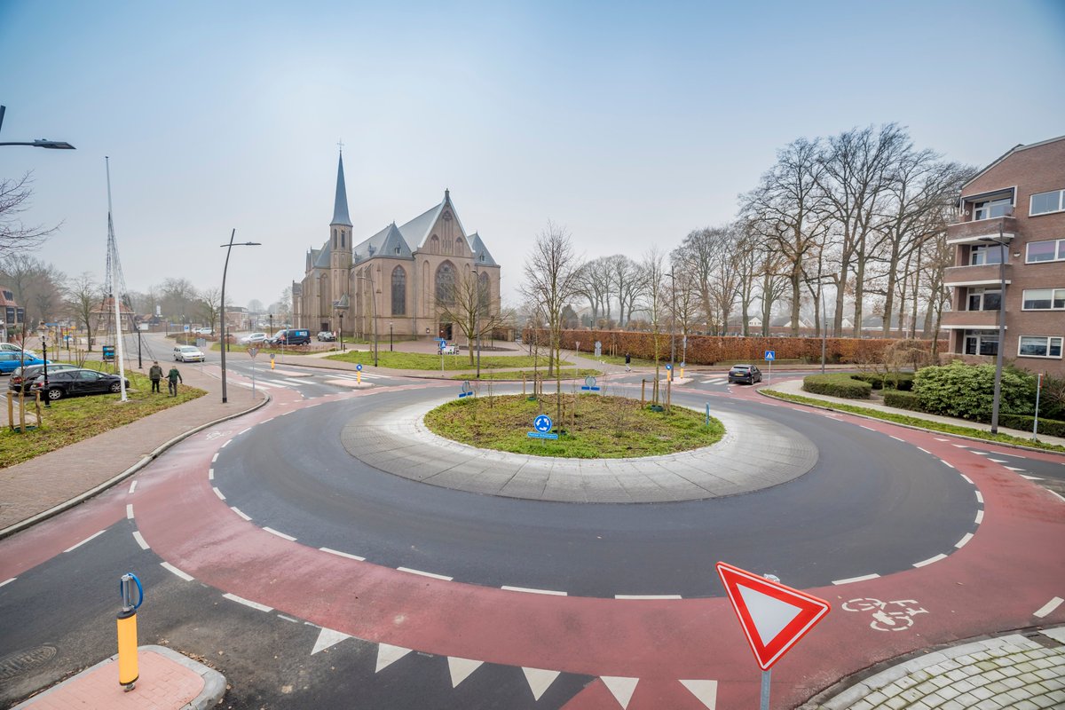 Een belangrijk moment voor #Losser: op vrijdag 29 januari is het eerste deel van centrum officieel klaar! Niet alleen ziet het centrum er goed uit, het is ook een stuk duurzamer! Lees hier wat we allemaal gedaan hebben: duravermeer.nl/nieuws/eerste-…  #DuraVermeer
