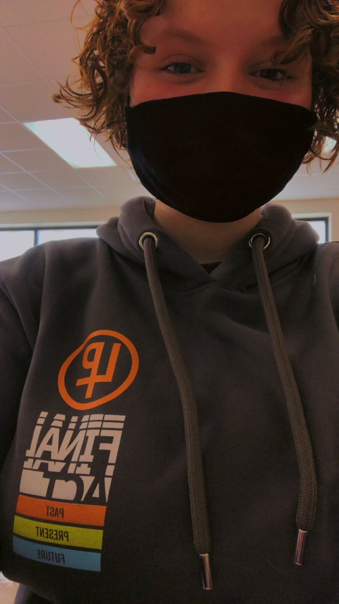 94MINDOFWALLS's tweet image. i finally got the hoodie in!! i love this hoodie. it is so thick and comfy. a lot better material than i thought. i am in love. it is so pretty. 🥺💕#lpfinalact #lpshowact4 @LiamPayne