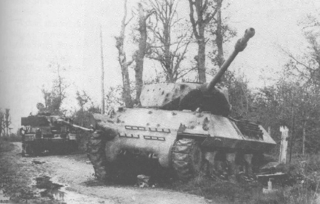 Given the open topped nature crews learned the imperative to stay relatively mobile & not to get dragged into prolonged engagements in the open.Some added pretty fancy armoured shutters to cover the exposed fighting compartment & reduce exposure, but arguably slowed bailing. /9