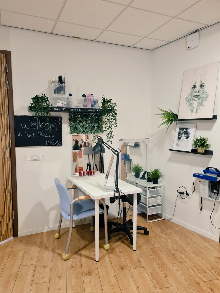 Het project is eindelijk af. Ons beauty-hoekje staat <a href="/Amerpoort/">Amerpoort-Sherpa</a> <a href="/DBherenweg/">Kerkelanden/Dagbesteding</a>