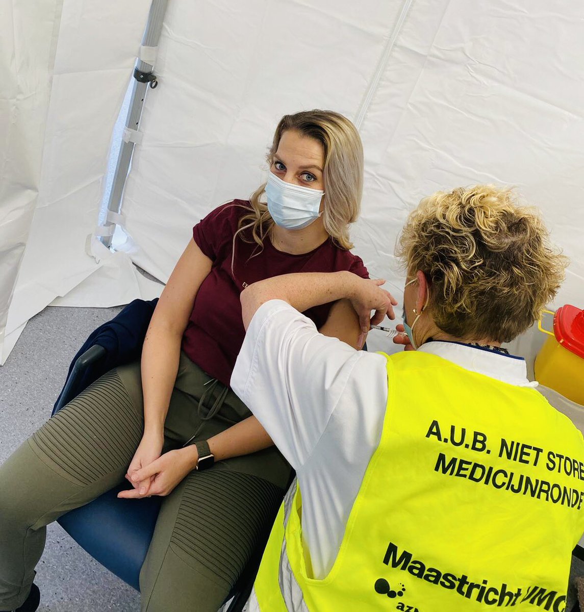 Vandaag was een feest want #ikwildieprik werd #ikkreegdieprik! 

Ik wilde eigenlijk heel hard Expecto Patronum roepen erna 💫 ⭐️!😉

#huisarts #covid19 #onderhetmondkapjelachteikbreed 

<a href="/MaastrichtUMC/">Maastricht UMC+</a> <a href="/HuisartsenOZL/">HuisartsenOZL</a> <a href="/ggdzl/">GGD Zuid Limburg</a>