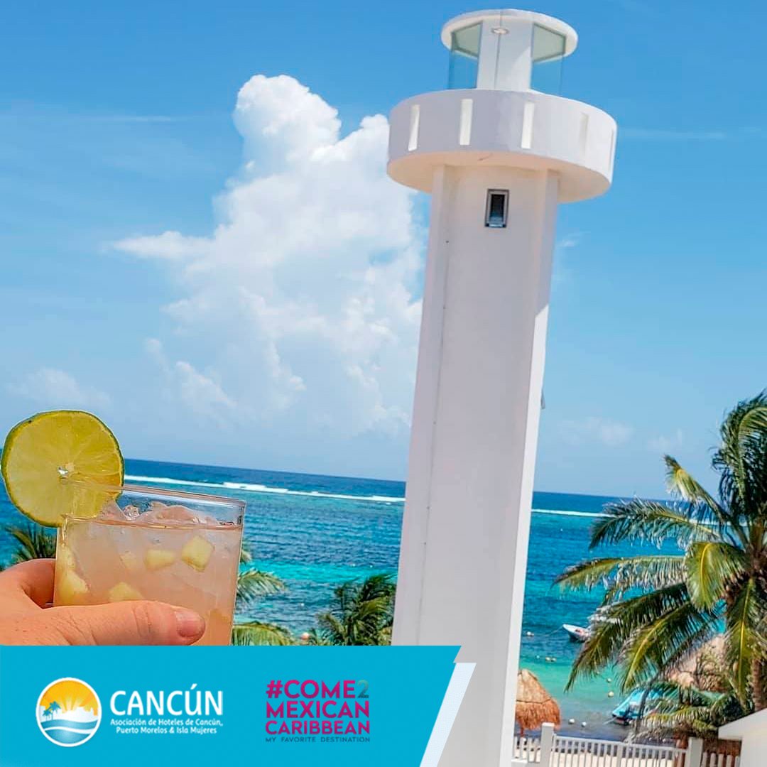 ¿Por qué no relajarse con la hermosa vista de Puerto Morelos? El momento de viajar es ahora #CaribeMexicano 
#VenAlCaribeMexicanoX2 #Come2MexicanCaribbeanX2