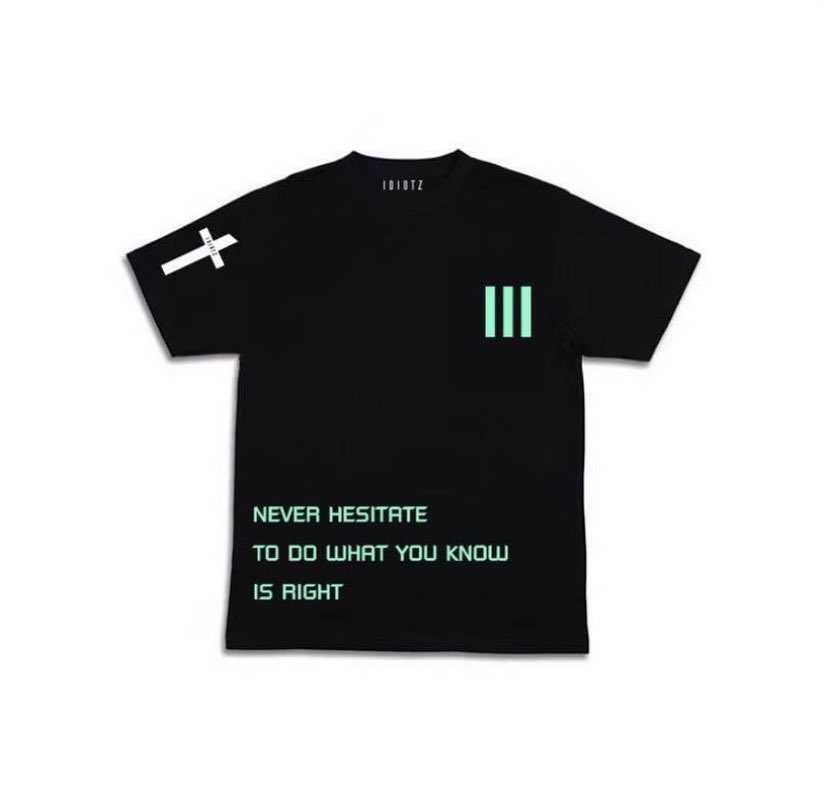 ไหนๆก็ไหนๆแล้ว
มีใครสนใจเสื้อแห่งประชาธิปไตยมั้ยงับ 🤣
สนใจสั่งได้นะงับ IG : idiotztore
“Never hesitate to what you know is right อย่าลังเลที่จะทำในสิ่งที่ถูกต้อง “