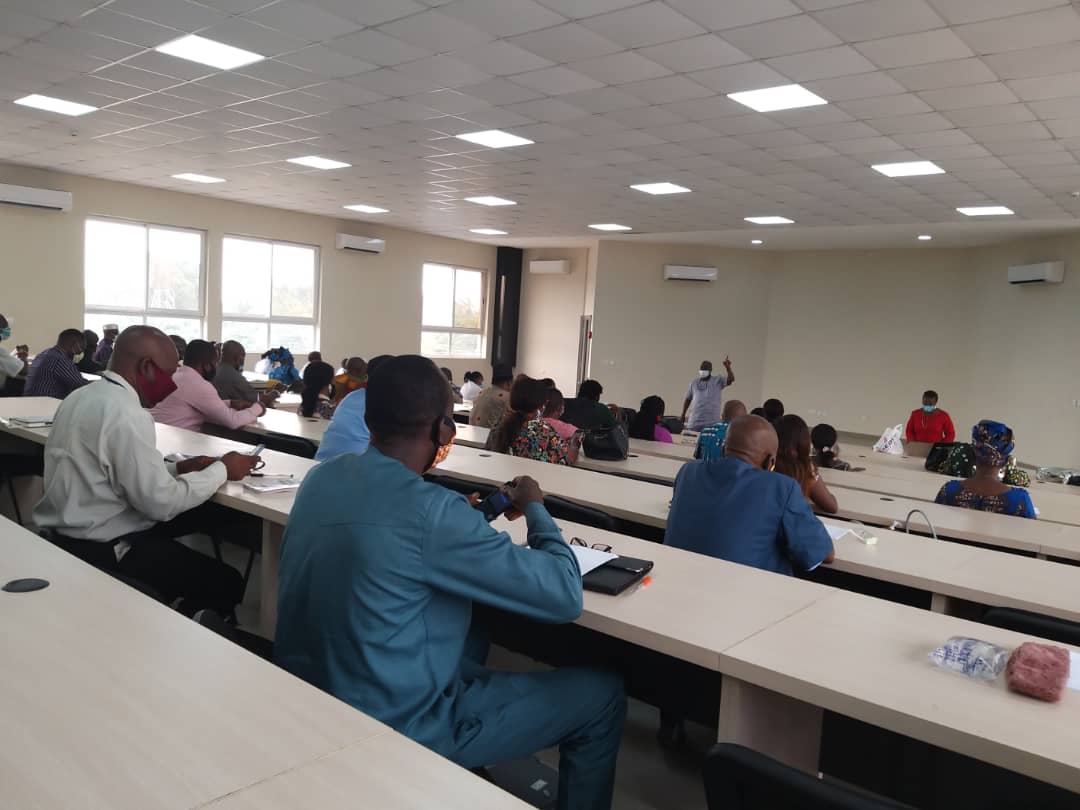 action_edo's tweet photo. @WHO supporting #IPC Pillar, sensitizing #SchoolHeads on #COVID19 Preventive measures in preparation for school resumption @Edostate 
#AvoidClosedSpaces.
#AvoidCrowdedplaces.
#AvoidCloseContact.
#ApropriateUseOfFaceMask 
#HandWashingIsKey
#ReportSuspectedCasesEarly. https://t.co/5Wv9cY5SwW