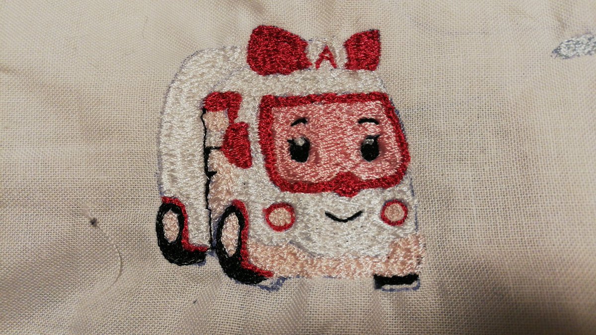 くろまりこん ロボカーポリーのメインキャラ4体ミシン刺繍し終わりましたー 下書きまで終わらせてたから今日２体も このシリーズのキャラに慣れてきたのか 今日のはうまく出来たと思います 早く娘に見せたい 刺繍 ミシン刺繍 フリーモーション