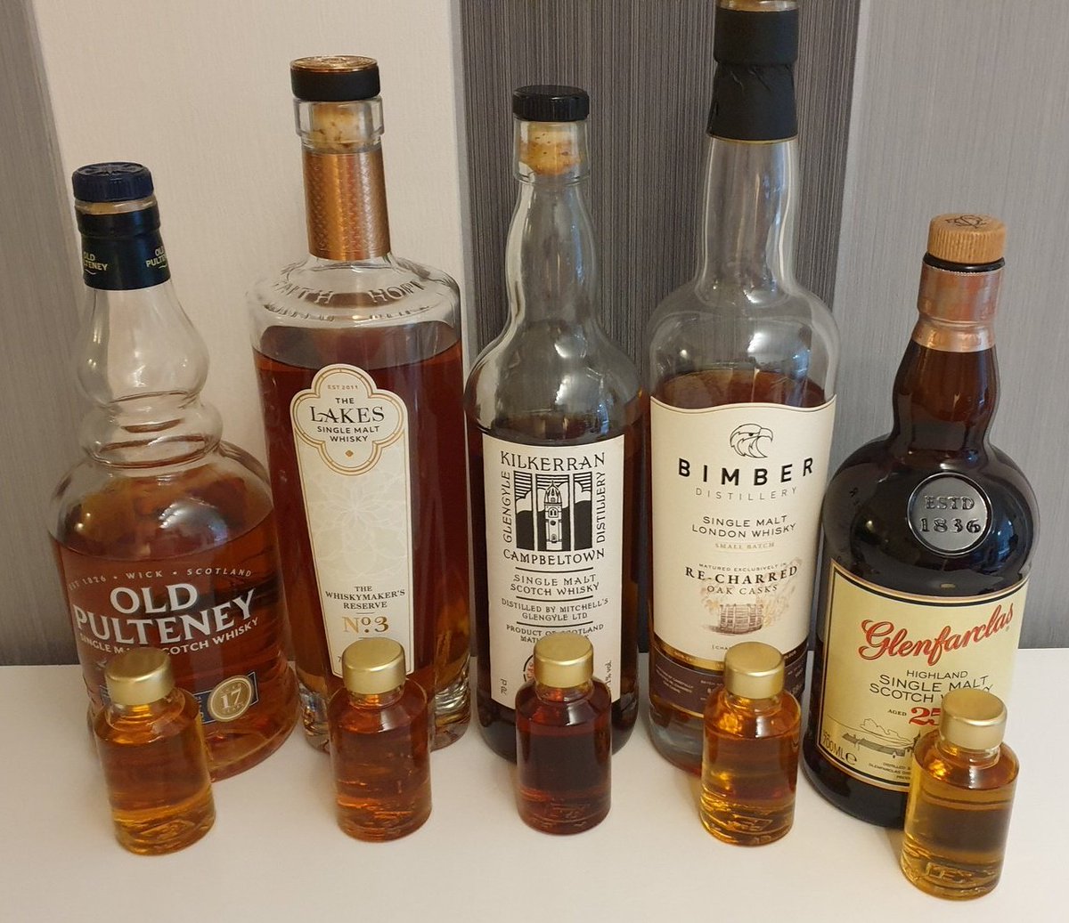 🥃GIVEAWAY🥃

To be in with a chance of winning this fab selection of samples, donated by @dandj1805 to help us try and reach 1k followers, please just:

1. Follow us
2. RT and Like this tweet
3. Tag any whisky chums

Ends midnight Sunday.

Good Luck 🤞🥃

#giveaway #whisky