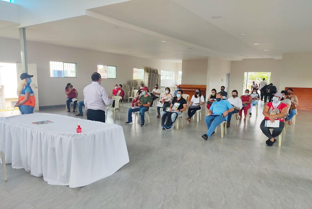 #SíALaEducación | <a href="/Romero2084/">Jorge Romero</a> Director Distrital 17D12 en conjunto con el <a href="/GADMPuertoQuito/">Municipio de Puerto Quito</a> gestiona para realizar simulacros mediante <a href="/Riesgos_Ec/">Riesgos Ecuador</a> en el Cantón #PedroVicenteMaldona y aplicación de pruebas rápidas a docentes e invitados en general por personal de <a href="/Salud_CZ2/">Coordinación Zonal 2 - Salud 🇪🇨</a>.