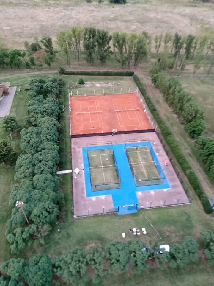 CAEUoficial's tweet photo. Volar con este paisaje 😍

📸 Aníbal Ricci https://t.co/CnmIG7VrC7