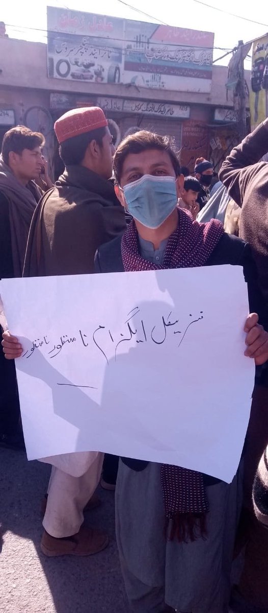 ANPMarkaz's tweet photo. پختون سٹوڈنٹس فیڈریشن کے زیراہتمام فزیکل امتحانات کے خلاف اور سٹوڈنٹس یونین کی بحالی کے حق میں احتجاجی مظاہرہ۔ طلباء کی کثیر تعداد نے شرکت کی اور مطالبہ کیا کہ آن لائن کلاسز لینے کے بعد امتحانات بھی آن لائن لئے جائیں۔
#OnlineExamsOrWeProtest 
#PSFStandsWithStudents https://t.co/Nsqxfp5pR5