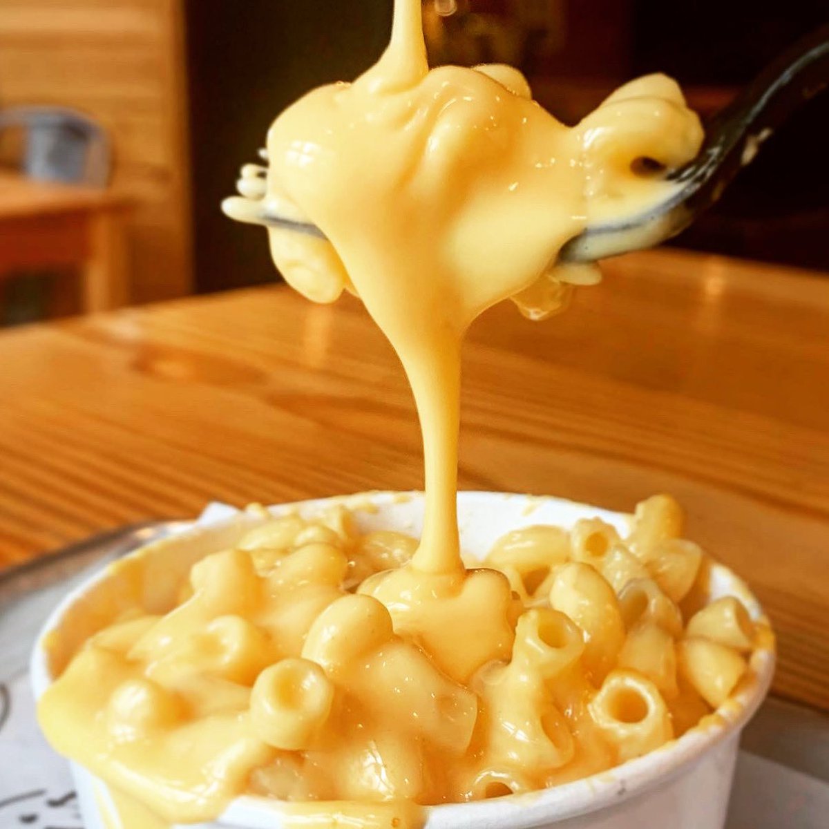 TillysChzSteaks's tweet photo. Creamy @cabotcheese Queso Mac &amp; Cheese 😛😛 (and check out the Tilly’s mac made with Cabot + our shaved steak &amp; caramelized onions too!) 

Open til 9 today &amp; tomorrow!
Order online for curbside pick up + delivery: https://t.co/vqWisIyB9h
Beer &amp; wine to go! (Curbside only) https://t.co/Cm9UI6Gbs9