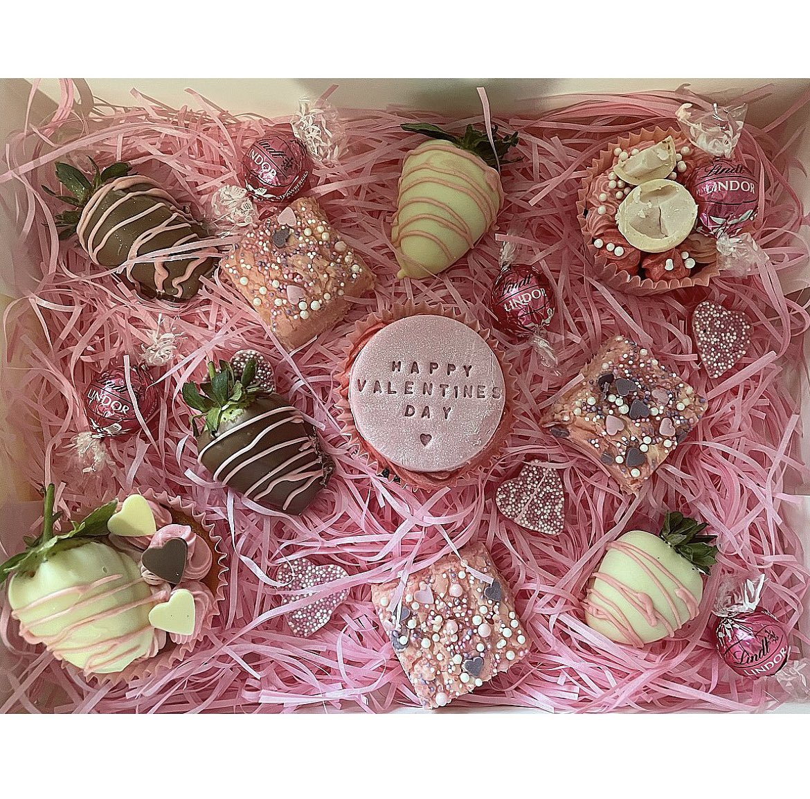 Making the most of the lockdown boredom, will be making these for Valentine’s if anyone is interested! £20 a box🍓💕 RT x