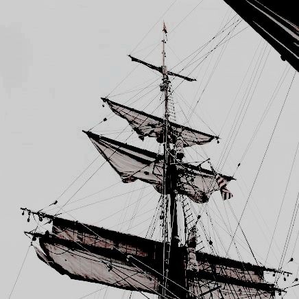 dracostrange_'s tweet image. Taegi au - in the shadows

Durante a invasão para saque e vandalismo, o Capitão Valete acaba salvando um garoto prestes a morrer queimado como um bruxo. 
Quem é Yoongi? E que segredos ele esconde do Capitão, porque seu corpo é coberto com desenhos, e porque o mal o segue?