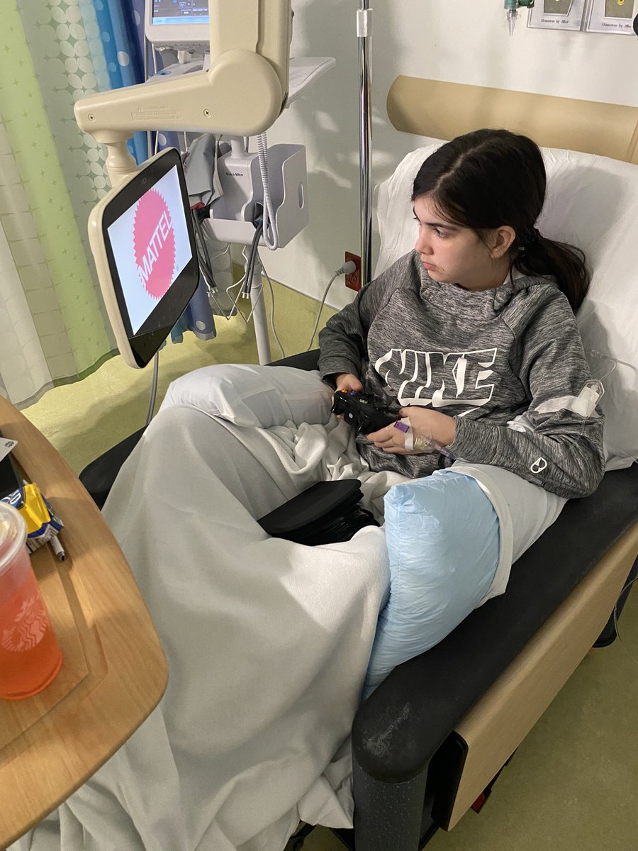 kelswick06's tweet photo. School work or video games?!? She chooses Starbucks and video games lol https://t.co/6EGAhOFfol