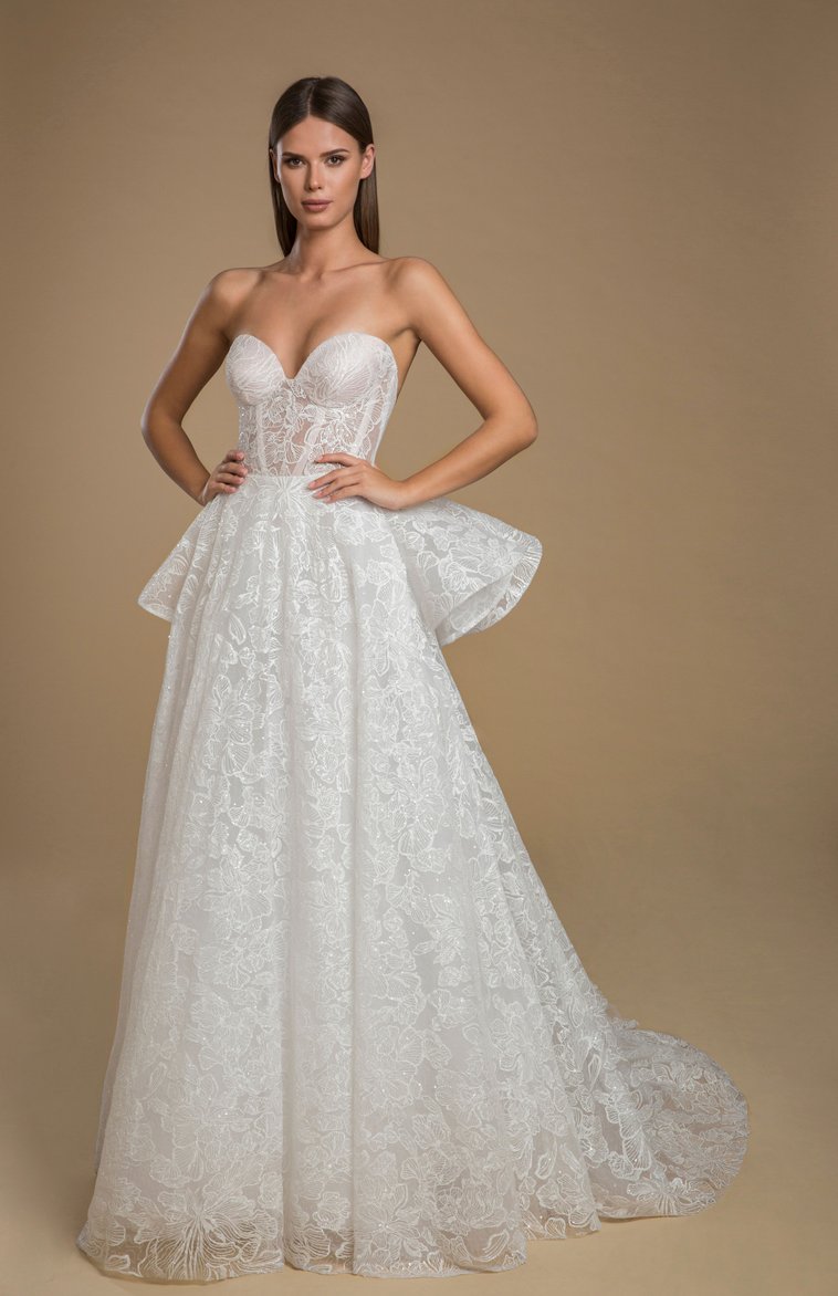 pninatornai's tweet photo. A lacy A-line with some ruffles to bring the drama! Would you say yes to 2021 #LOVEbyPninaTornai #Style14841?
Available @KleinfeldBridal
Photo: Dvir Kahlon
Makeup: Ortal Elimeleh
Hair: Benjamin Ruimi https://t.co/co1sAlPoir