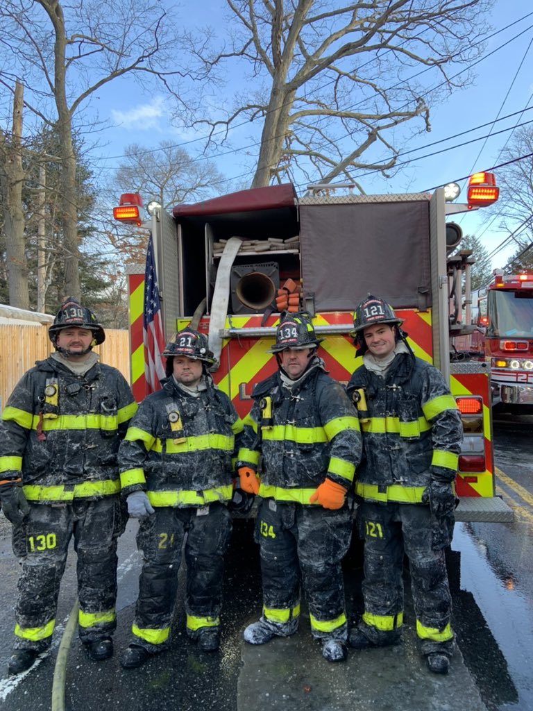LexFire_L1491's tweet photo. Thank you to our mutual aid companies who worked the fire and covered our town on a frigid morning. Your assistance is always appreciated! #3rdalarm #mutualaid #unionfirefighters @TownOfLexMA @THE_PFFM @CFD_Local30 @Hanscom_AFB @Woburnfire971 @Local2313 https://t.co/P8GBwqYjCq