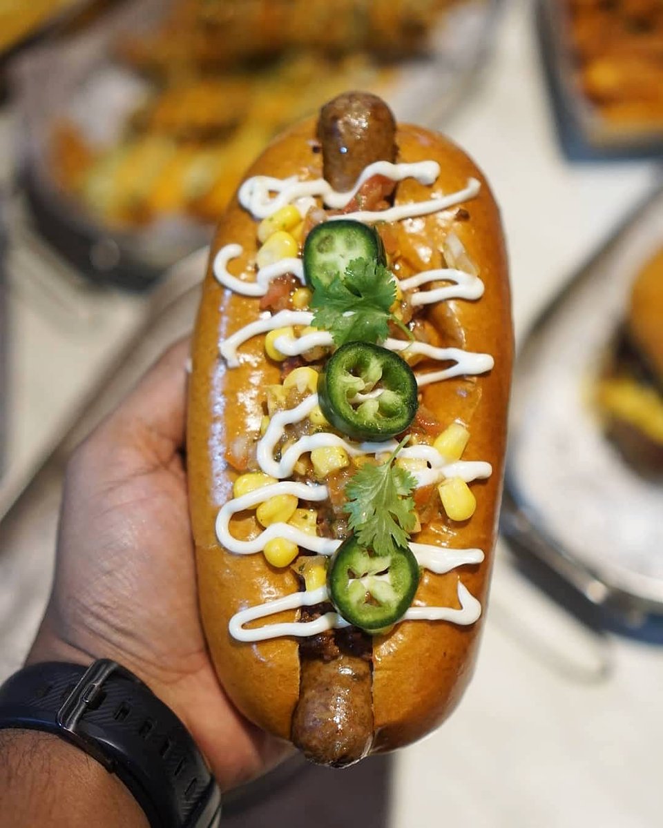 Did you know sausagefabrique has opened up at JLT. One of the best handcrafted sausages that you can get in Dubai. They have got in house pickles, Deli/Charcuterie and they can deliver Sausages,Wagyu burgers,Skewers,Frenched lamb chops etc. for a BBQ get together. #dubaifoodie