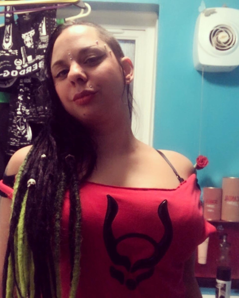 TerminatrixBorg's tweet image. Wearing some reworked vintage #cyberdog clothing 
For 2021 collections go to @cyberdog ( link to shop in bio) 💚🖤👽💚🖤👽
.
.
For 10% discount use code :TERMINATRIX

#cyberdogbrandamassador #cyberdog #fashion