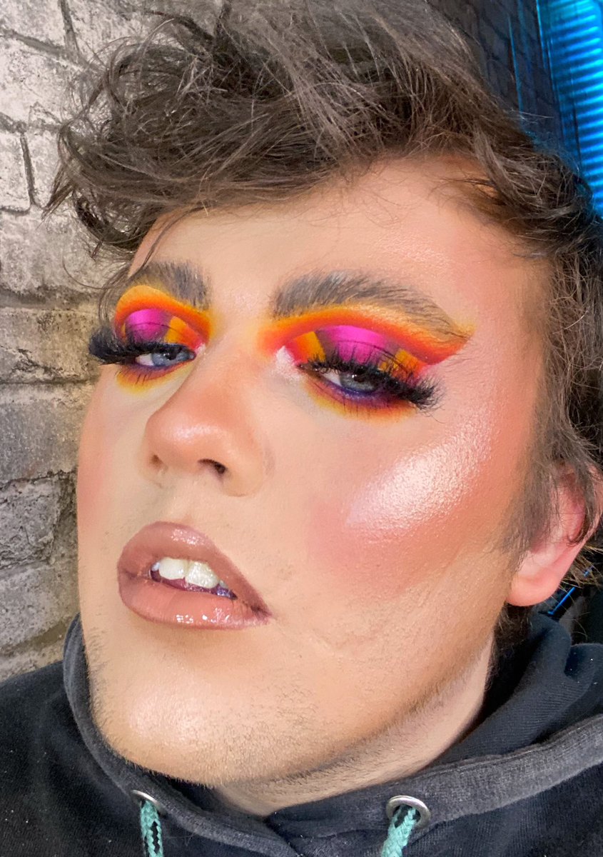 streetsmua's tweet photo. @beautybay since you guys already follow me maybe I can on that pr? 🥺🥺 #FOLLOWFRIDAY #byBEAUTYBAY https://t.co/DFeXud0BGb