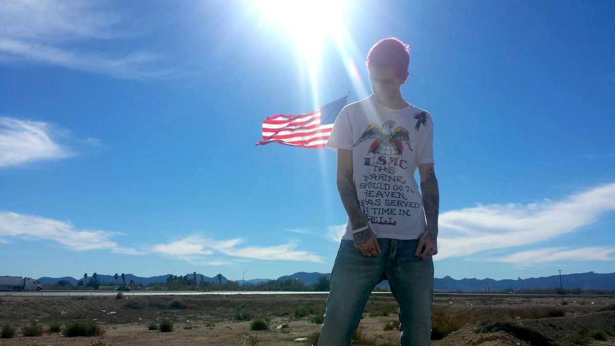 Lilpeep's tweet image. California Girls Merchandise Capsule now available at lilpeep.com
Tattoo design by @EdHardy
New archive post about Gus’s love for Ed Hardy’s style on