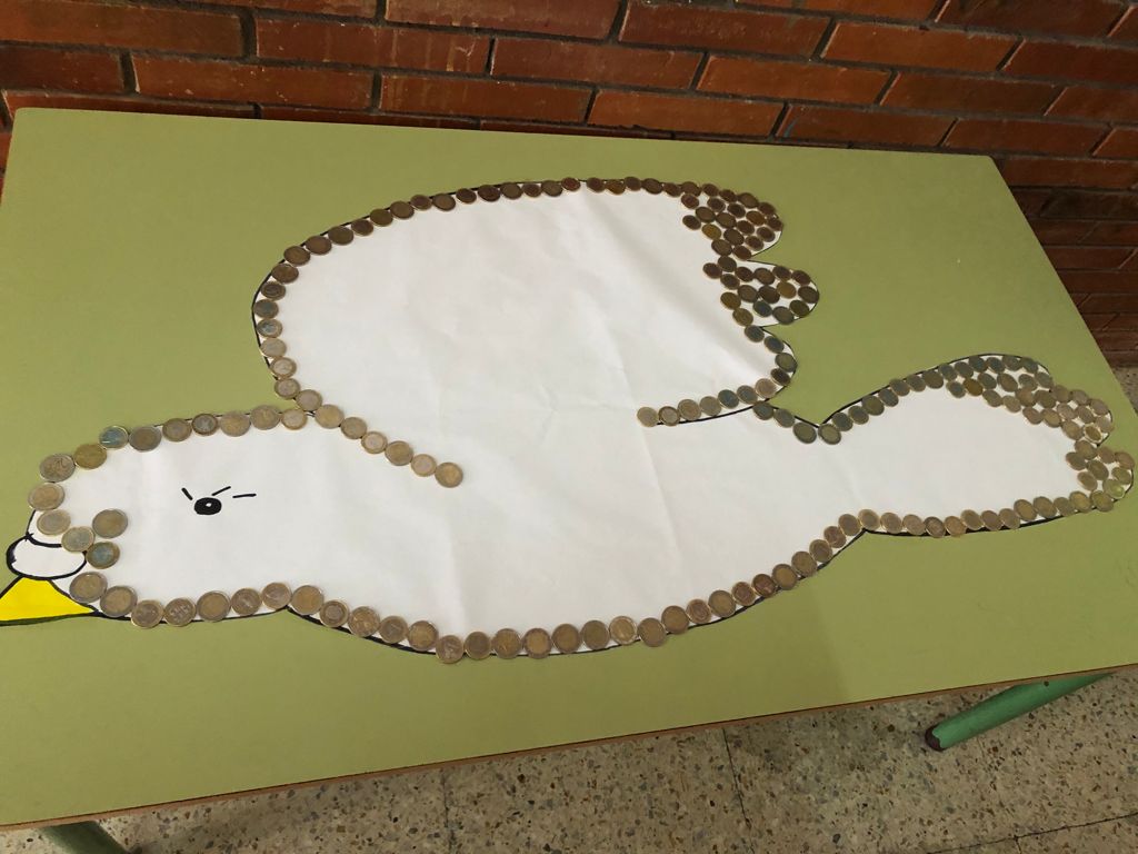 ceipsanmarcos's tweet photo. Toda gran historia dunha colaboración comeza cun pequeno xesto. Hoxe recadamos 340€ destinados a axudar nesta pandemia. Grazas a todas e todos pola colaboración. #marquiñosvoluntario #eaecsanmarcos https://t.co/fKR4Ozr6E2