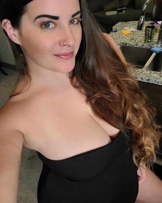 Remember when we used to get excited and dress up and go out in Friday nights..?🖤 https://t.co/Sb6agnRYuF<a href="/tag/fridayfeeling"class="tags"><span>#fridayfeeling</span></a><a href="/tag/littleblackdress"class="tags"><span>#littleblackdress</span></a><a href="/tag/fridaymood"class="tags"><span>#fridaymood</span></a><a href="/tag/fridayselfie"class="tags"><span>#fridayselfie</span></a>