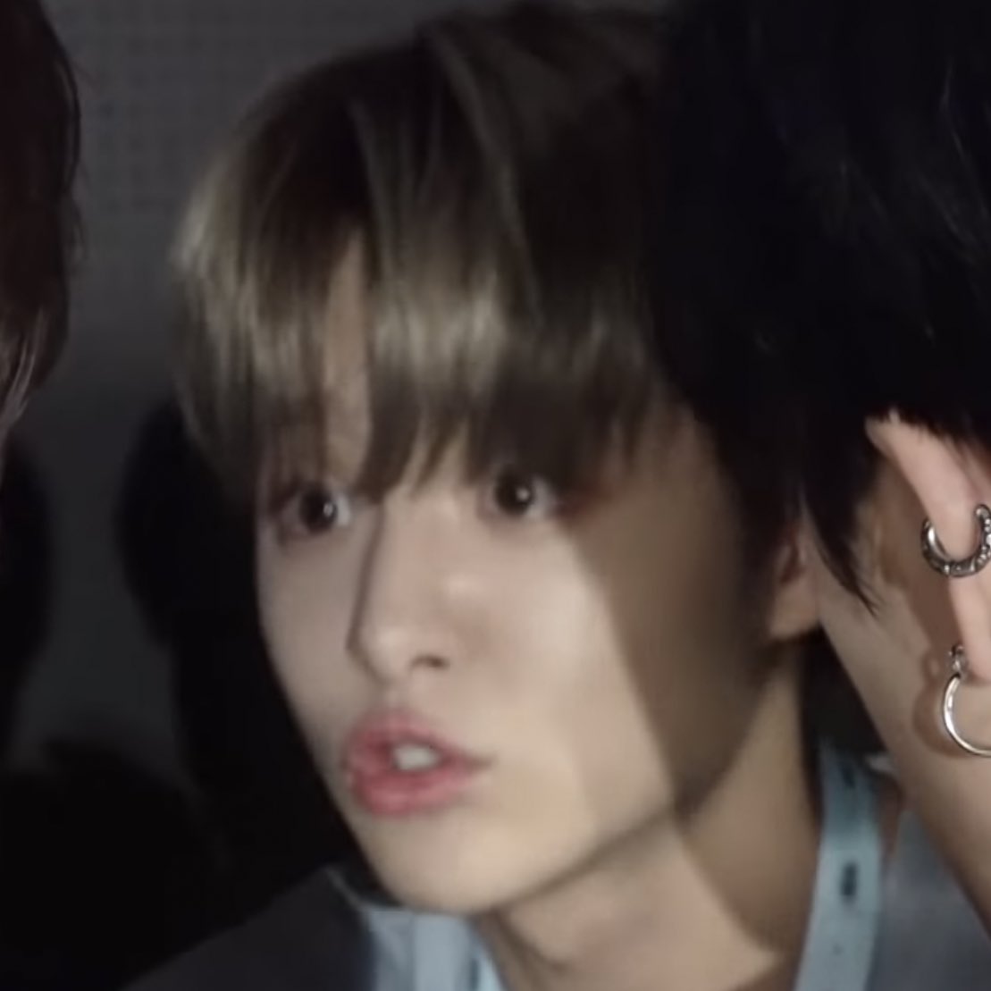 Introversion97's tweet image. 그냥 눈크게뜬걸목격하게덴것뿐인데
왜이렇게길가다돈쥬은기분이지