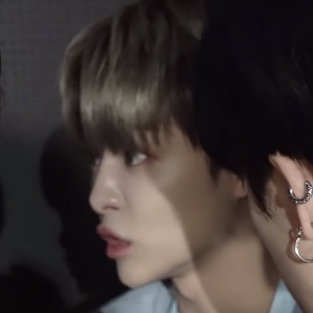 Introversion97's tweet image. 그냥 눈크게뜬걸목격하게덴것뿐인데
왜이렇게길가다돈쥬은기분이지