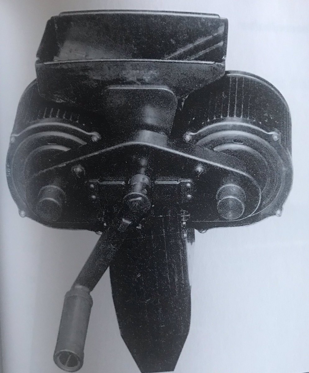 Yet it was problematic as it was difficult to load the magazine without a Trommelfüller (loader - pic 1) & required a separate Deckel Mit Trommelhalter (top cover on the Mg34 - Pic 2) to attach it to. 3)