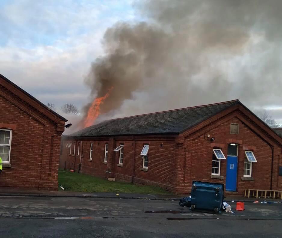 A fire has broken out &amp; fire engines have been called to Napier Barracks in Folkestone after an upsetting afternoon for residents. 

They received notice via impersonal letters from accommodation provider Clearsprings of a split to new ‘bubbles’ to self isolate for 10 more days.