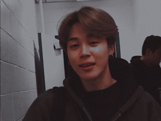 urimyungriu's tweet image. #yoonminau #howrude

jimin, basketbol takımının parlayan yıldızı yoongi'yle karşılaştığı her an sebebini bilmediği nefretiyle yüzleşmek zorunda kalıyordu.