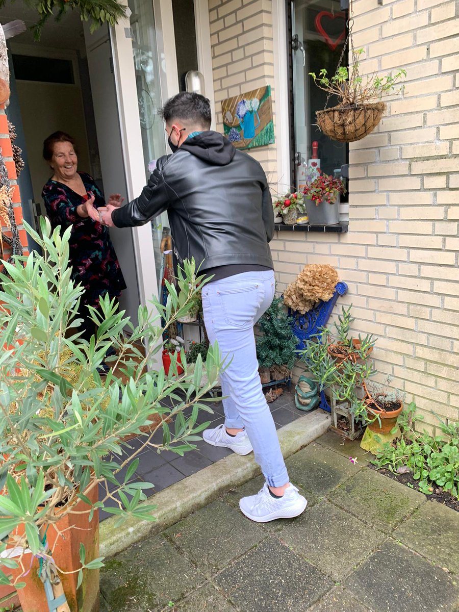 'Het is een soeper winter.' Hoe fijn dat er met een heerlijk gratis soepje naar elkaar wordt omgekeken. Vanmiddag in Rokkeveen.  @Zoetermeer <a href="/NLvoorelkaar/">NLvoorelkaar</a> <a href="/PaletWelzijn/">Palet Welzijn</a> <a href="/UVVAfdZoeterm/">UVV Afd. Zoetermeer</a>
<a href="/PresentZmeer/">Present Zoetermeer</a>