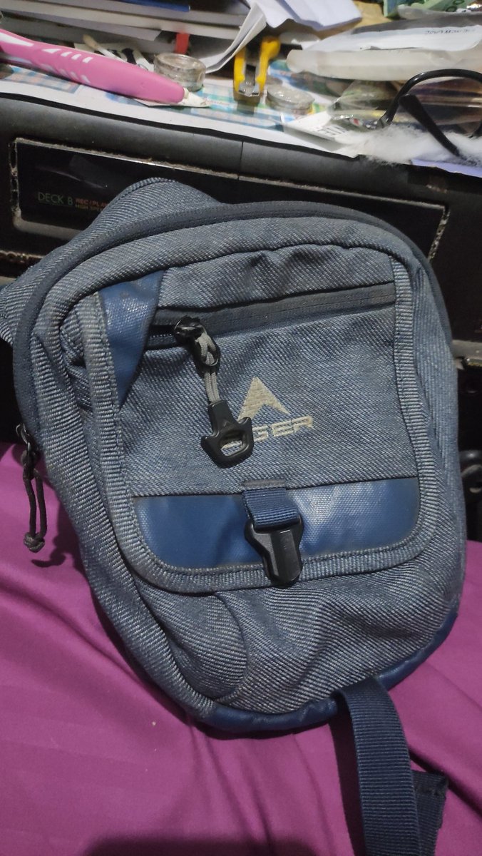 #eiger aduh background, pake kamera HP pula