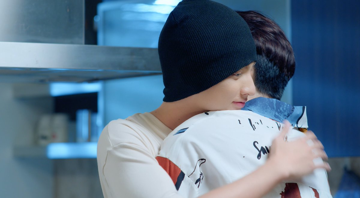 TharnType_s's tweet photo. ยิ้มหน้าบานเลยน้าพี่ธารรร #TharnTypeSS2Finale https://t.co/WlJOqnuAzV