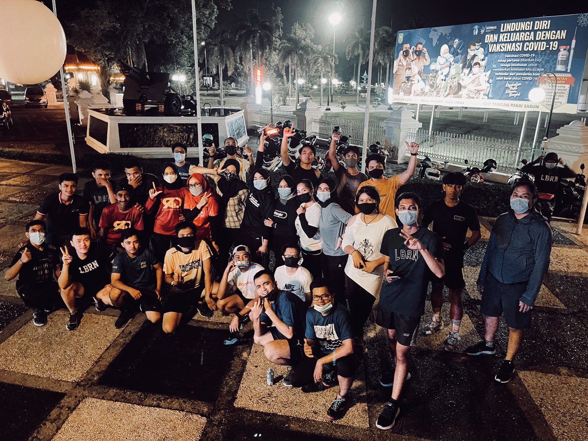 Friday Night Run! Thank you for tonight and stay healthy guys! 

#liburun #LBRN #larisajelah #liburunishome #nightrun #liburunmenyala #nevernotrunning #millesofmadness #StayYoungStayStrong