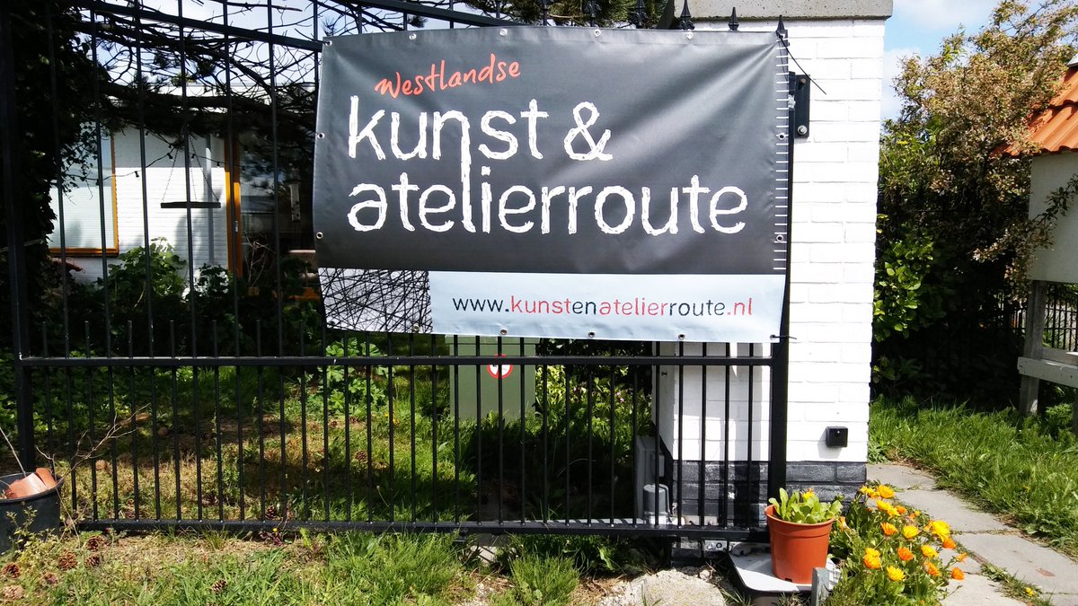 De Westlandse kunst-en atelierroute zou in mei plaatsvinden. Dat kan nu niet. De werkgroep dacht toen aan de maand september. Vorige week is de situatie opnieuw bekeken en is de knoop doorgehakt om de route definitief te verplaatsen naar het weekend van 14/15 mei 2022. Helaas.