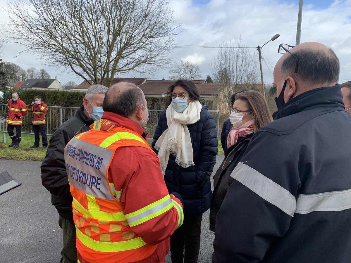 ASBFontaine's tweet photo. Je me suis rendue à nouveau à #Appilly pour échanger avec les élus et les habitants. Comme nous le craignions, de nouvelles #inondations commencent. Une action coordonnée est indispensable et urgente. Écoutons le terrain ! Bravo et courage aux SDIS 60 et 59 mobilisés pour pomper. https://t.co/lNzQEvnHpE
