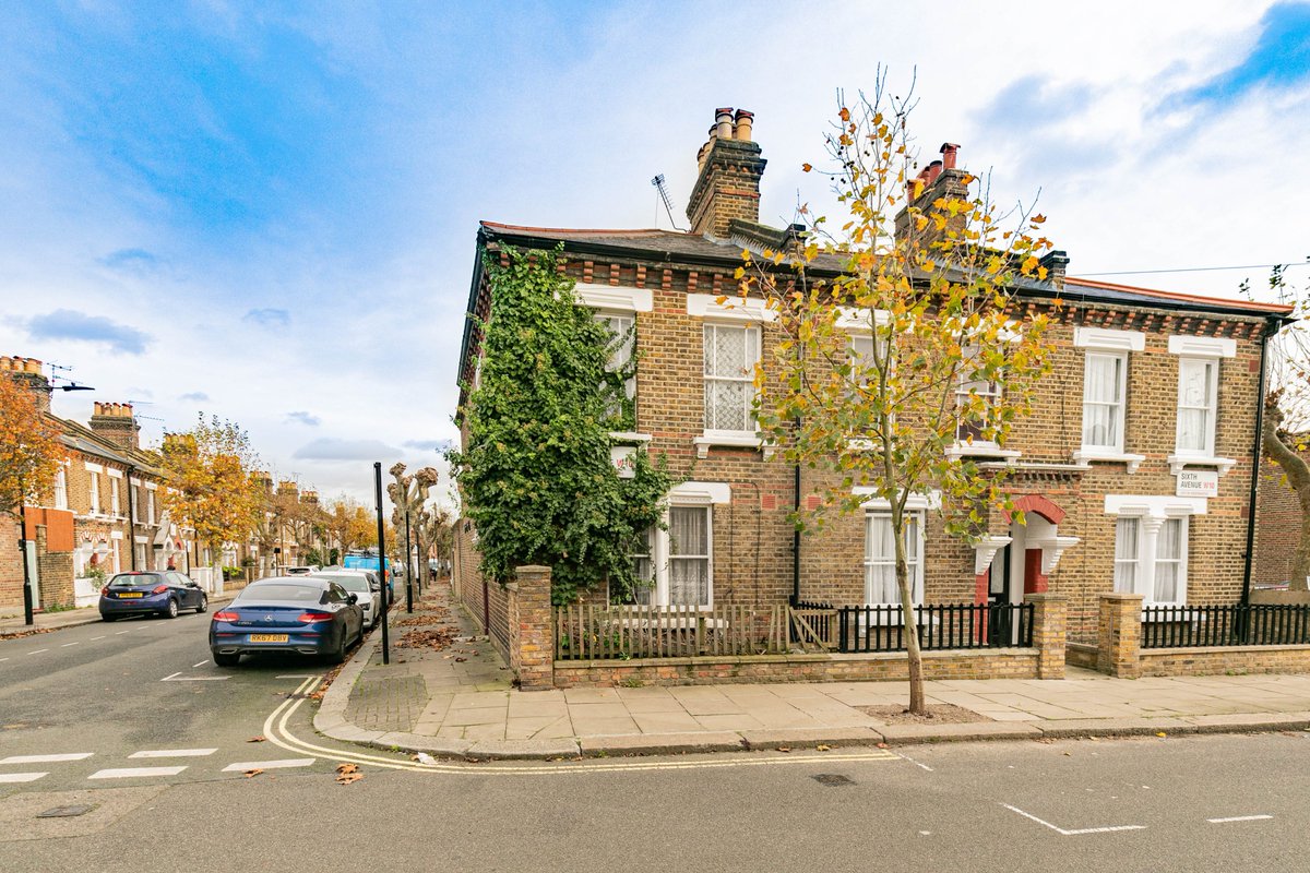 RomansAuctions's tweet photo. Queens Park, W10 - vacant freehold end terrace house, 5 bedrooms, needing complete renovation. https://t.co/duFm0c1uQK Great investment potential. Auction 17 February. https://t.co/Pg5nGxTRWn
