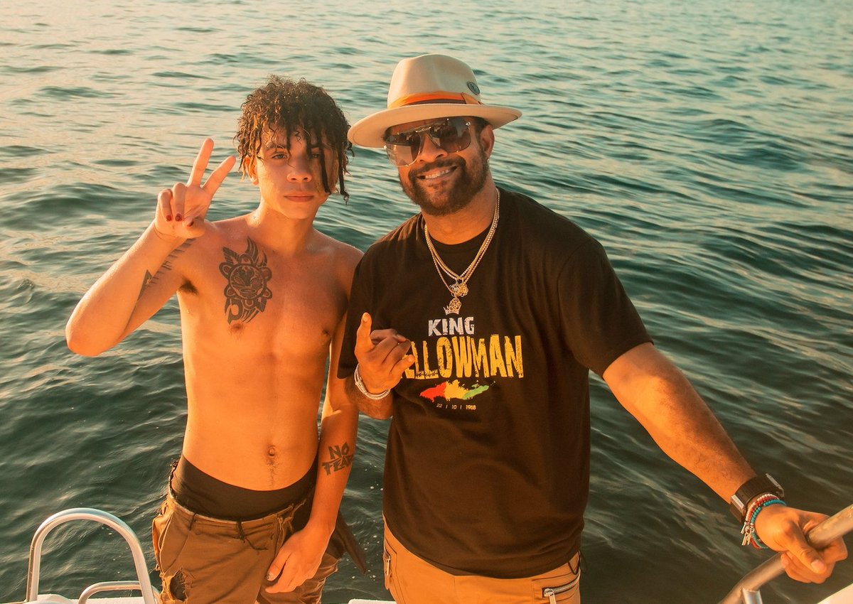 MTVUK's tweet photo. you guys, @cleanbandit &amp; @ianndior sent me these ✨exclusive✨ pics on set in Jamaica filming their Higher mv !!! 🌴☀️

... is that @DiRealShaggy ?!!? 👀 https://t.co/n8c8aH1SzW