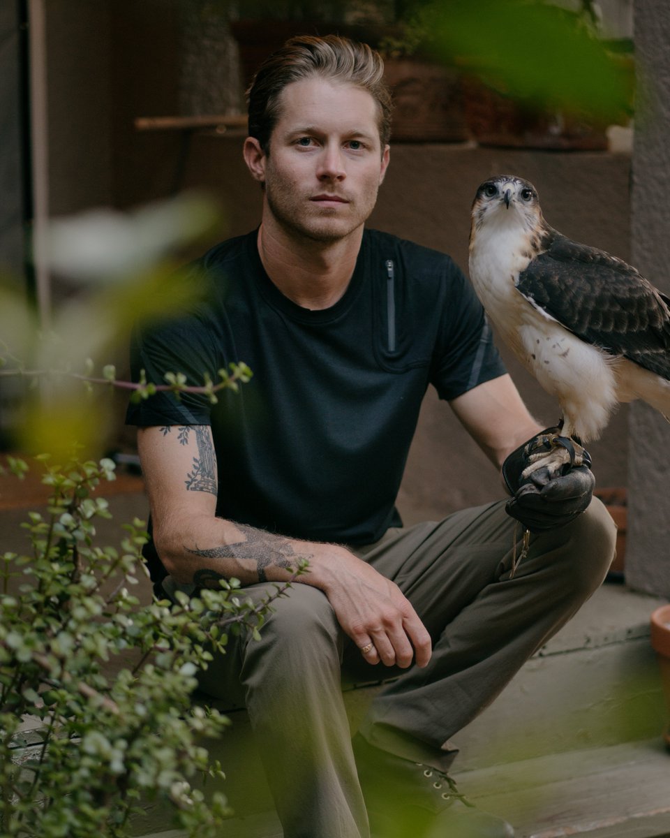 paskho's tweet image. Tailored with an appreciation for the makers who create Paskho products and for the earth beneath your feet. 

Adam (hawkonhand) is pictured here in the Urban Two-In-One Zip Pocket Pants in Khaki and the Exceed Merino Zipper Pocket Short Sleeve in Black.