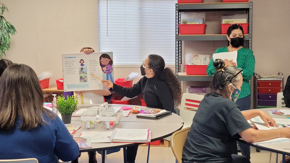 JuanToscanoG's tweet image. Great trainings for our Kinder teachers over Benchmark and CKLA lessons and modeling. Thank you @WikstromDulce  and Ms Flores for your modeling. #LiteracyMattersinAldine #KeebleONEteam @Keeble_AISD @edwards_demedia @ShekaDow @patriciarod19