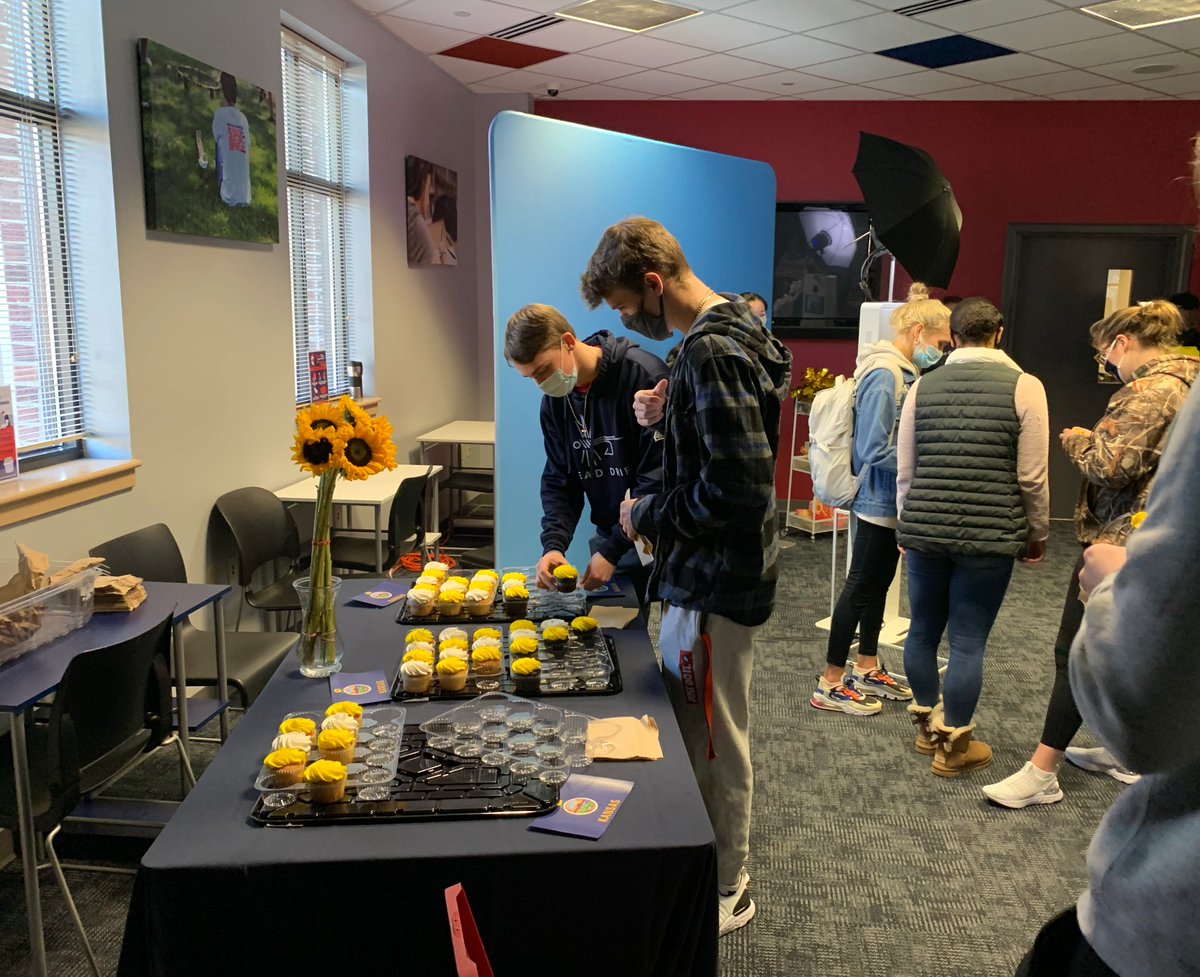 Happy Birthday, Kansas! 🌻 @studentlifenu is celebrating with a photo booth and cupcakes this morning!