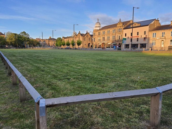 We support this ePetition which has been set up by local businesswoman Laura Kelly to keep the former Keighley Boys Grammar School as a green space for people to enjoy.
bradford.moderngov.co.uk/mgEPetitionDis…

#keighley #petition #keighleytowncouncil