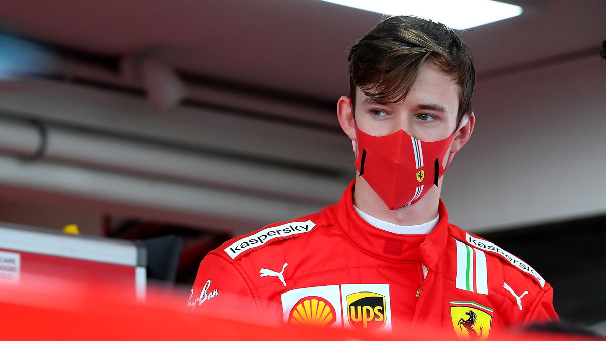 insideFDA's tweet photo. 𝟱𝟯 @Callum_Ilott 🇬🇧 

Great to see our @ScuderiaFerrari test driver for 2021 getting back to the wheel of the SF71H 👊

#FDA https://t.co/7gEOV2hBCM