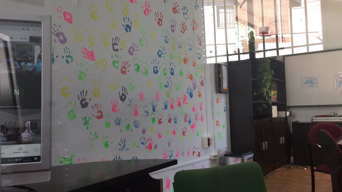 CeipRejas's tweet photo. #DENIP #repensandoespacios #manosdecolores una actividad mágica https://t.co/ajTLlck3UD