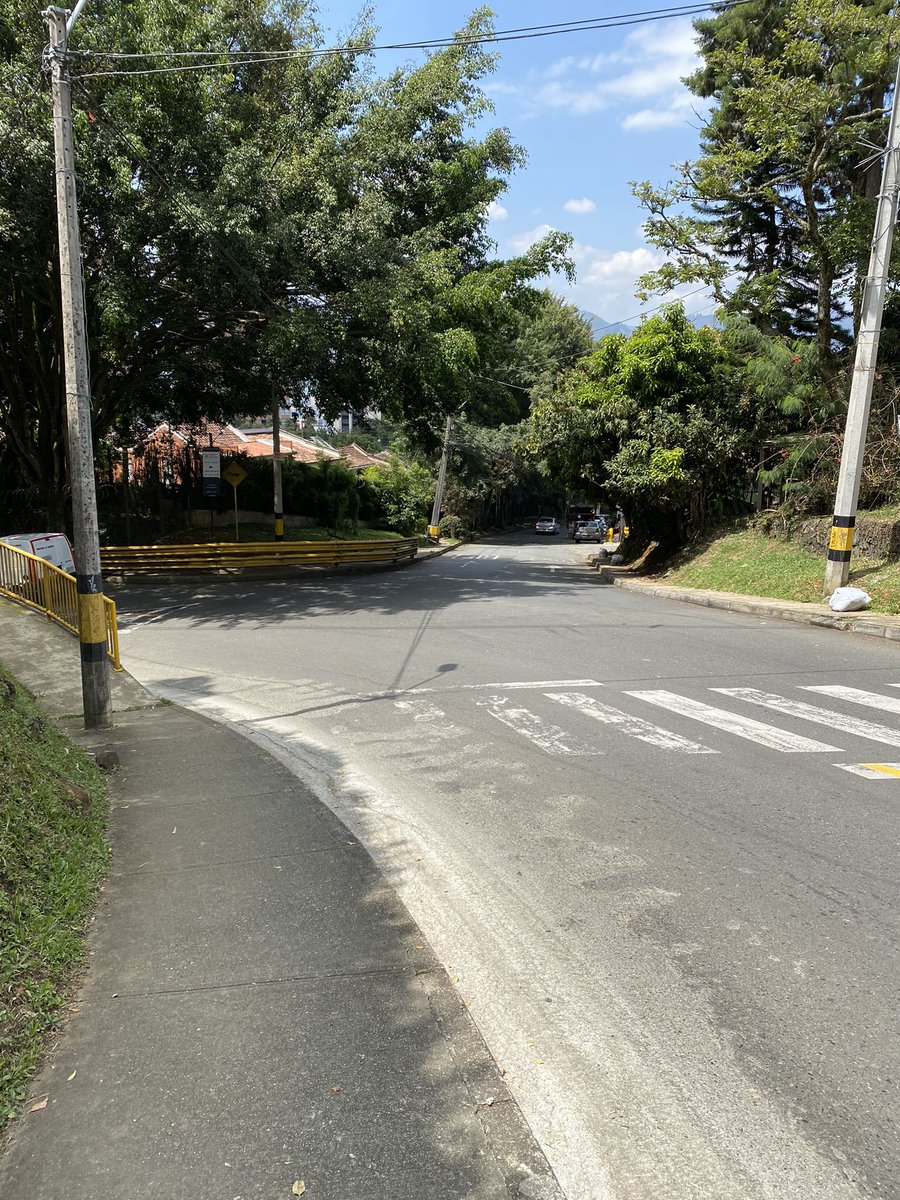 alinapreci's tweet photo. @sttmed @AlcaldiadeMed hola! Para cuando la pintura y señalización de la zona? Vía Linares (29AA) con La Loma del Garabato https://t.co/bRe2ZsCvsY