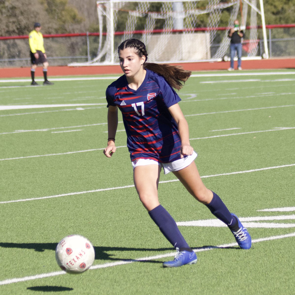 The @SoccerTexans are on a roll! The ladies are on a 9-game winning streak (outscoring opponents 51-1 in those matches😲) and are ranked #20 in the state. They'll play at SA Cole this evening at 5 p.m. and you can watch online: youtube.com/watch?v=H1s9MB…