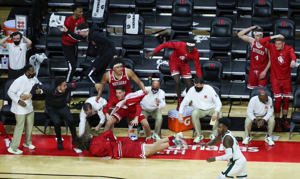 Ben__Asher's tweet photo. Big Bench Energy ❤️🖤 https://t.co/DEjQhDr9Kq