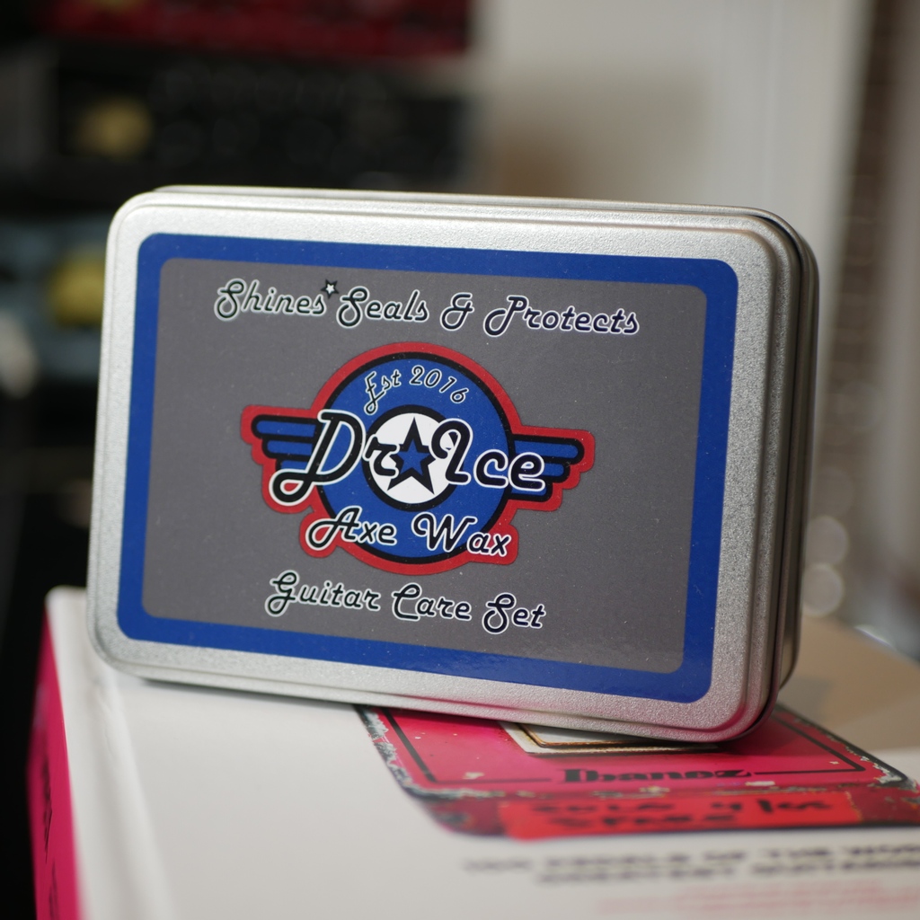 This is the new vegan guitar wax I was talking about on last week's episode of The Guitar Nerds Podcast...

...made in the UK by Dr. Ice ( <a href="/axewaxuk/">axewaxuk</a> ) - it's a fantastic alternative, and the little bundle pack is cracking value!