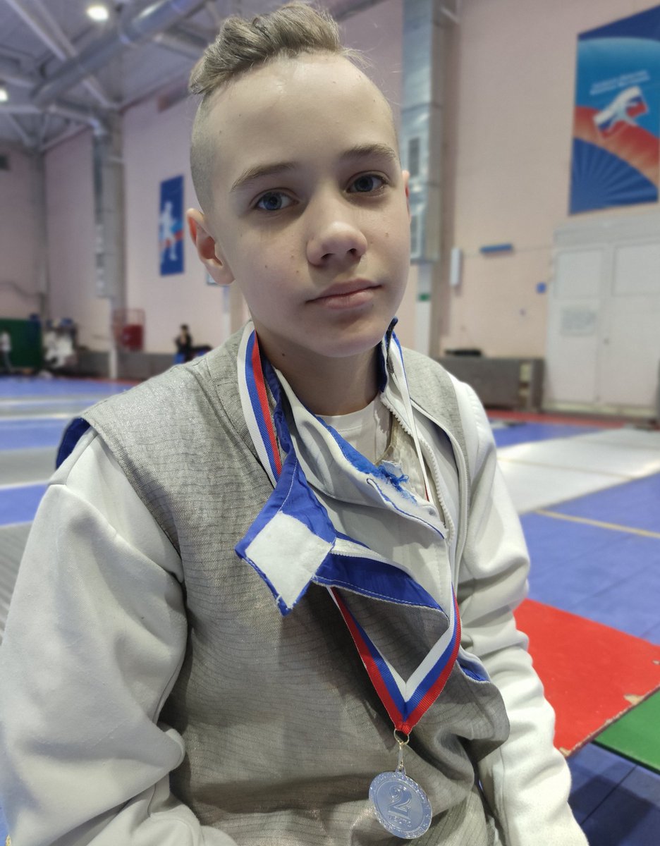 Первый раз на соревнованиях медика вызывали для меня 🤷

Ни одного поражения до финала.

Главный судья предложила мне сняться с соревнований и не выходить в финал.
 
Но я вышел. Да, я проиграл. Но я не сдался. 

Быть вторым среди 24 это победа или проигрыш?