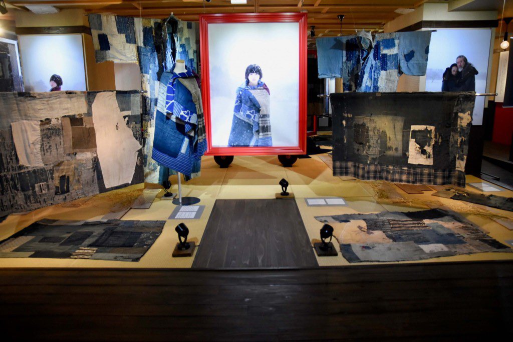 boro textiles (derived from the Japanese term ‘𝘣𝘰𝘳𝘰𝘣𝘰𝘳𝘰’ meaning ‘tattered’) refers to patchwork textiles hand crafted by Japanese peasants during the 19th and early 20th centuries.